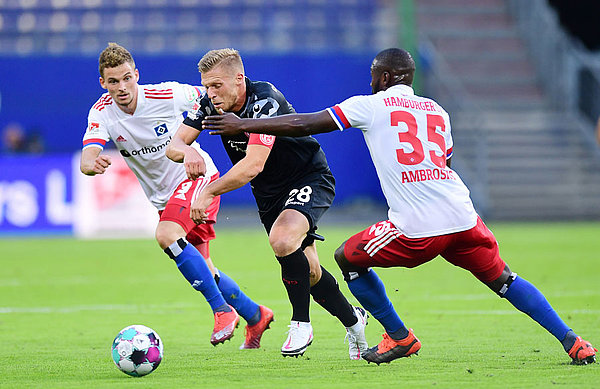 Stellten Rouwen Hennings weitestgehend kalt: Moritz Heyer und Stephan Ambrosius. Stellten Rouwen Hennings weitestgehend kalt: Moritz Heyer und Stephan Ambrosius.