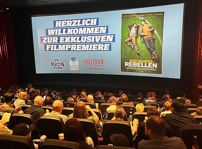 Junge HSV-Fans erleben besondere Kinopremiere