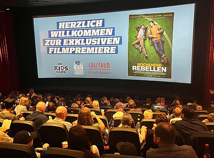 Junge HSV-Fans erleben besondere Kinopremiere