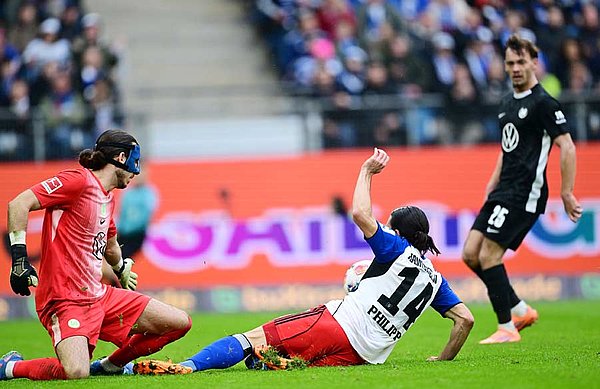 Einige Male war der HSV in der ersten Hälfte ganz nah dran, doch am Ende fehlte Philippe & Co. das Glück im Abschluss. Einige Male war der HSV in der ersten Hälfte ganz nah dran, doch am Ende fehlte Philippe & Co. das Glück im Abschluss.