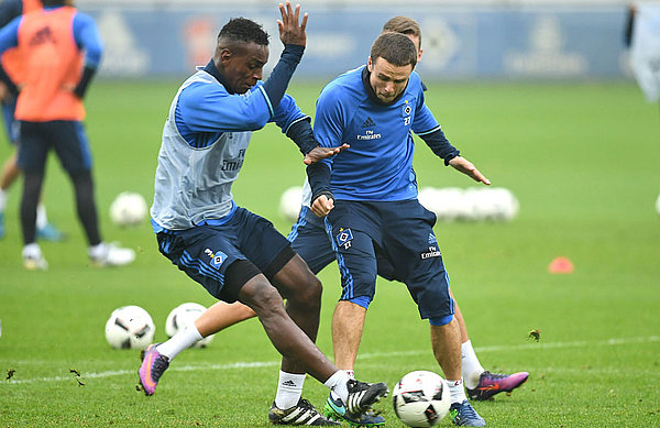 In der Vormittagseinheit ging es auf dem Trainingsplatz rund, intensive Spielformen bestimmten das Bild.
