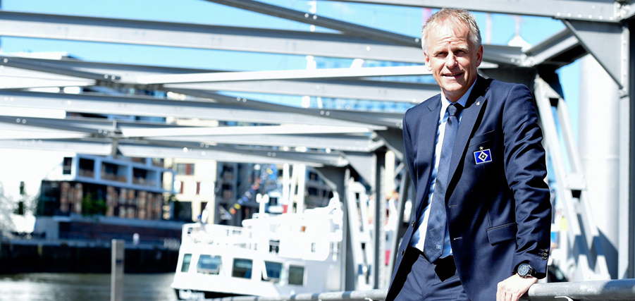 Jens Meier Portrait901x427
