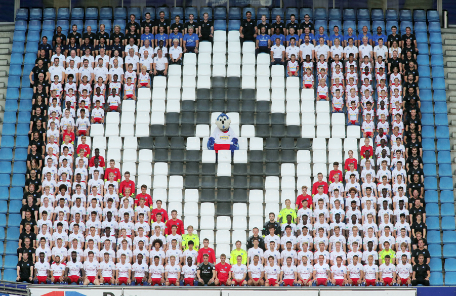 Großes Teamfoto 901x585kontrast